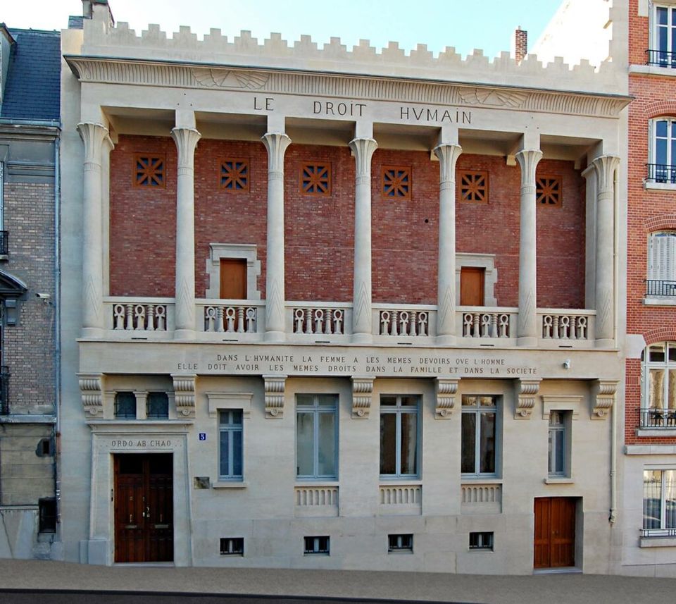 Fachada de la sede de Le Droit Humain en la rue Jules Breton, París